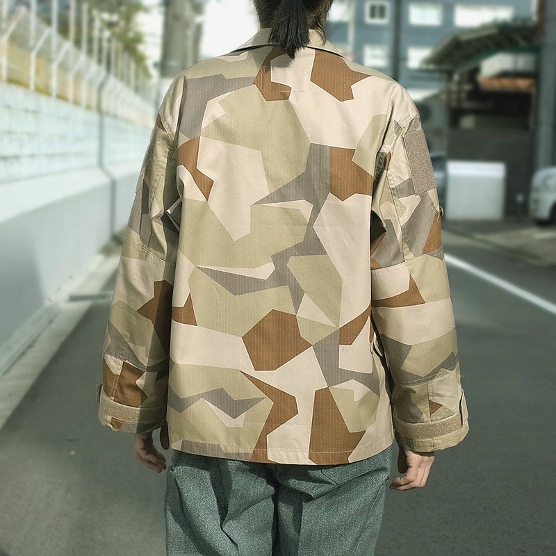 スウェーデン軍タイプ UF90 フィールドシャツ デザートカモ 新品